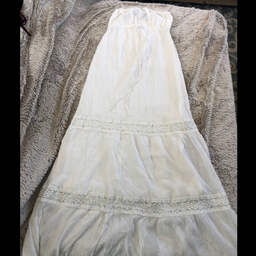 Flowy white maternity dress